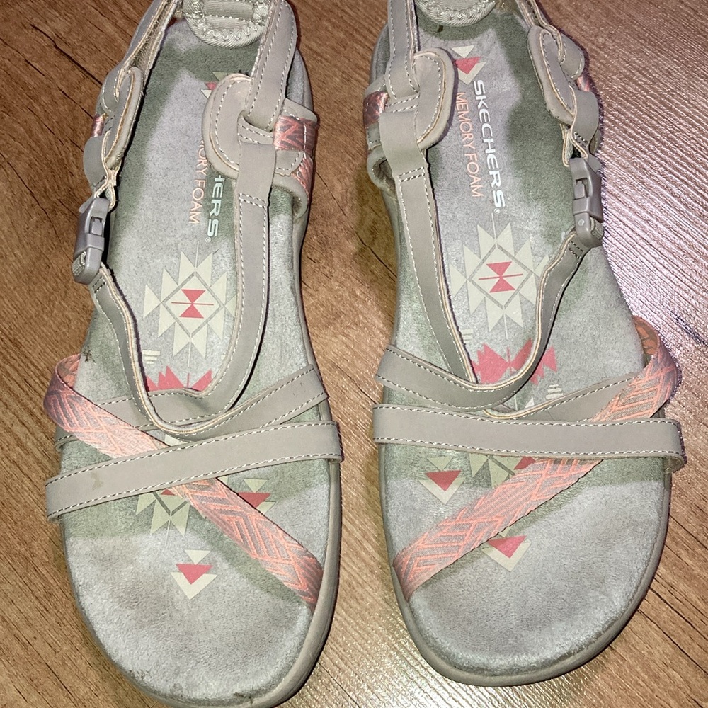 SKETCHERS women's Reggae Slim Vacay Taupe color size 8 Pre-Owned